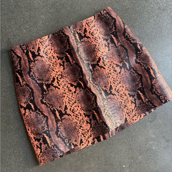 Alice + Olivia Coral and Black Snake Print Mini Skirt